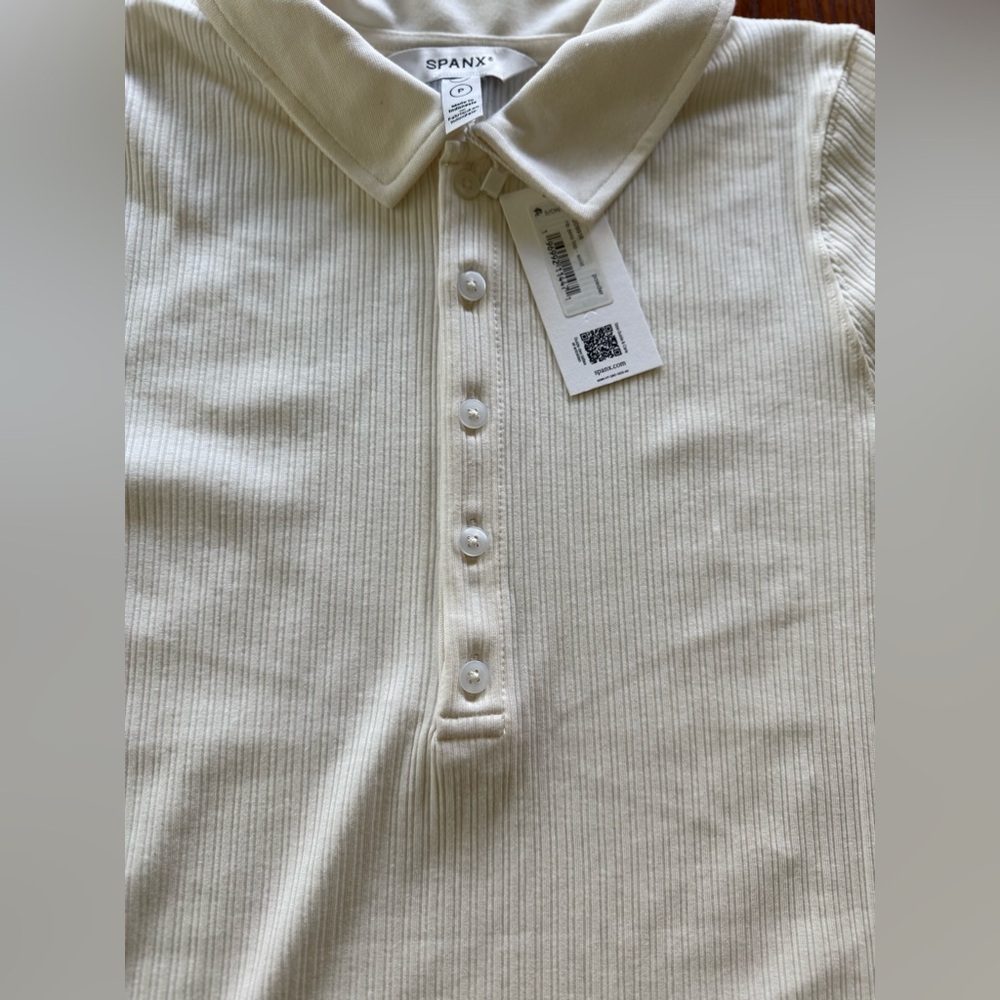 🆕 SPANX Cream Ribbed Polo Top - Picture 3 of 8